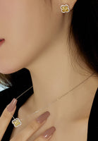 BRELLATO Set Crystal Kleeblatt Lucky Anhänger Ohrstecker Damen-Schmuck, Glücksklee Blume Gelbe Kristalle Echt Silber-Kette Gelbgold, Glücksbringer Talisman Ohrringe Hals-Kette Zirkonia